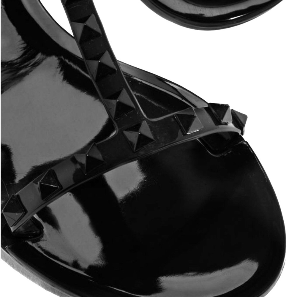 Black jelly sandals